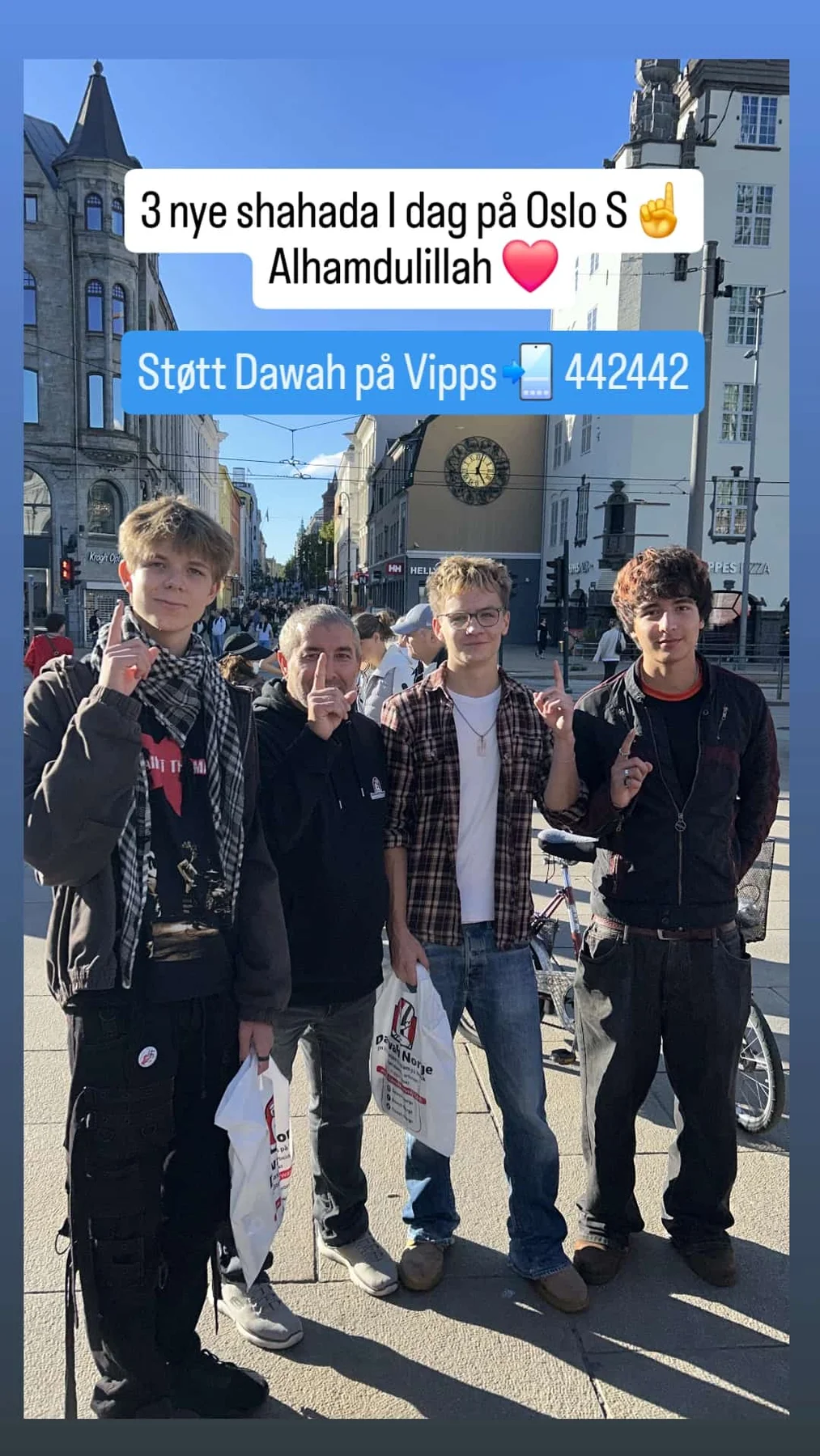Four people posing outdoors in a photograph with its original Norwegian social media text